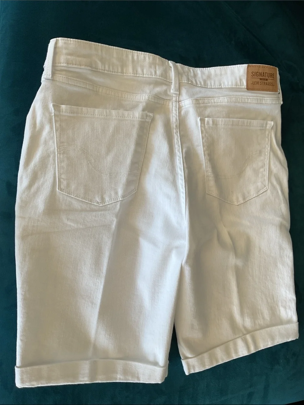 Signature LEVI Strauss BERMUDA shorts (12) like NEW! - Picture 2 of 4